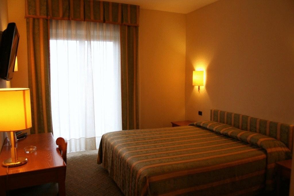 Savant Hotel Lamezia Terme Chambre photo